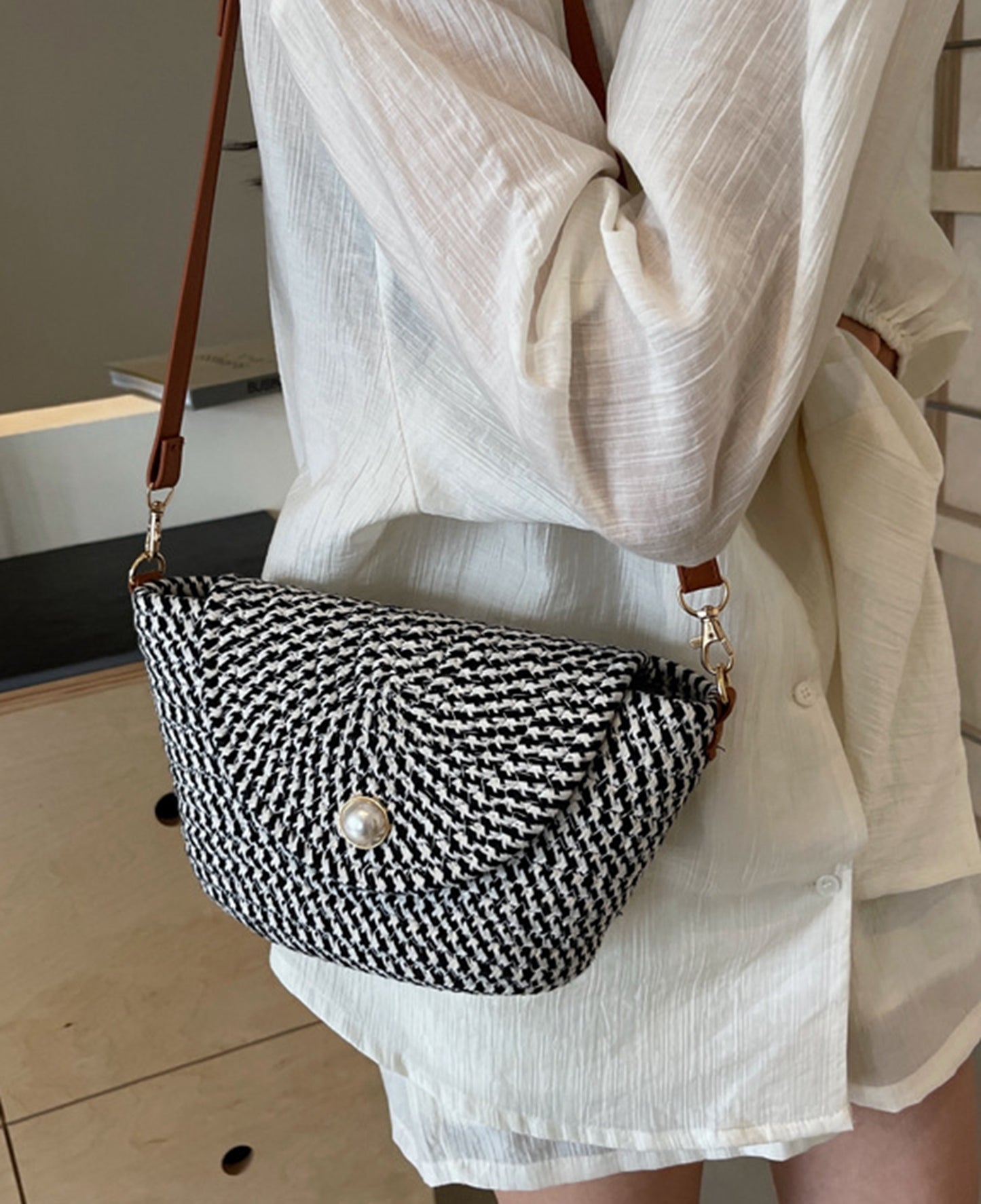 Chic handmade straw knitted summer beach tote handbag with pearls HB2400028
