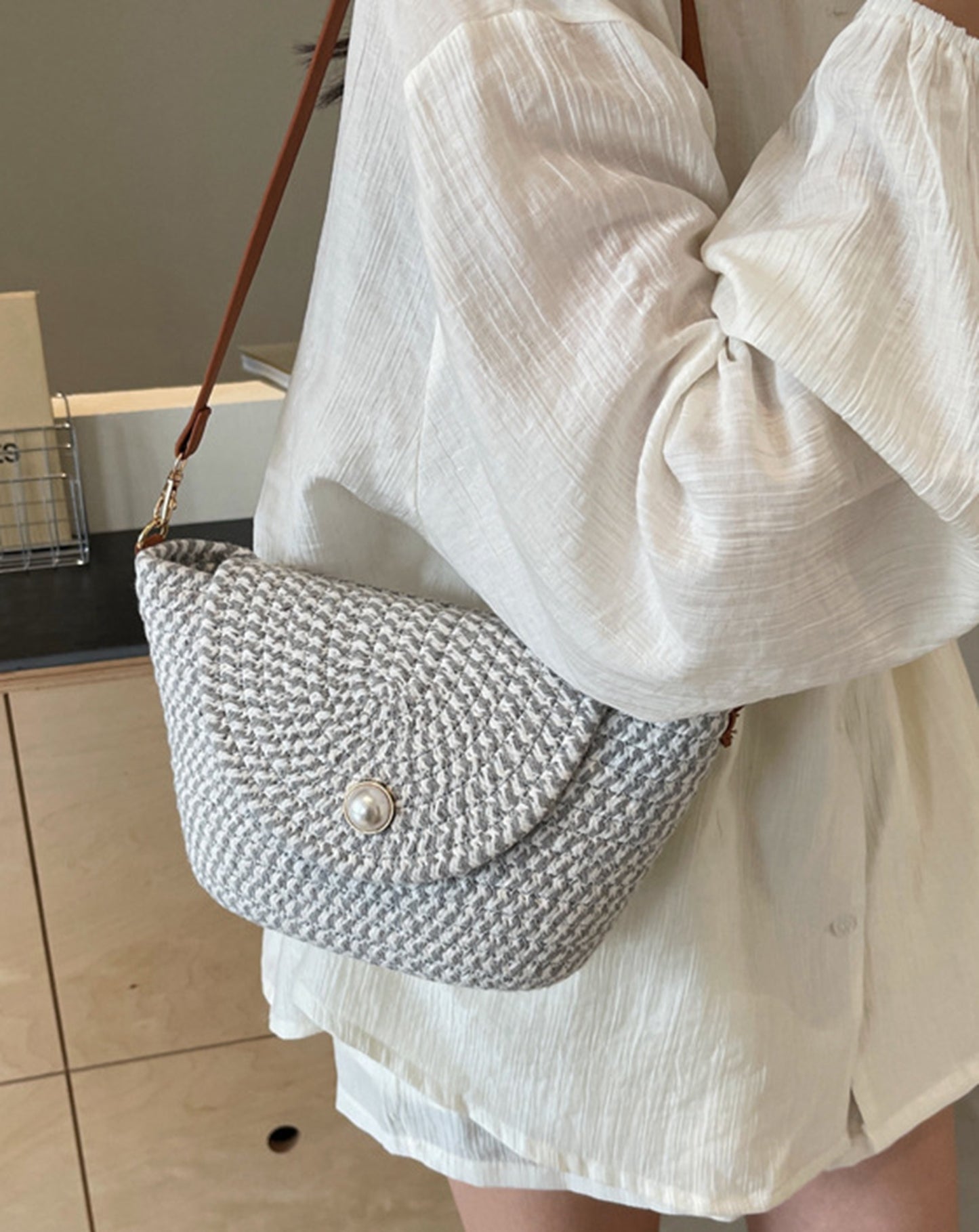 Chic handmade straw knitted summer beach tote handbag with pearls HB2400028