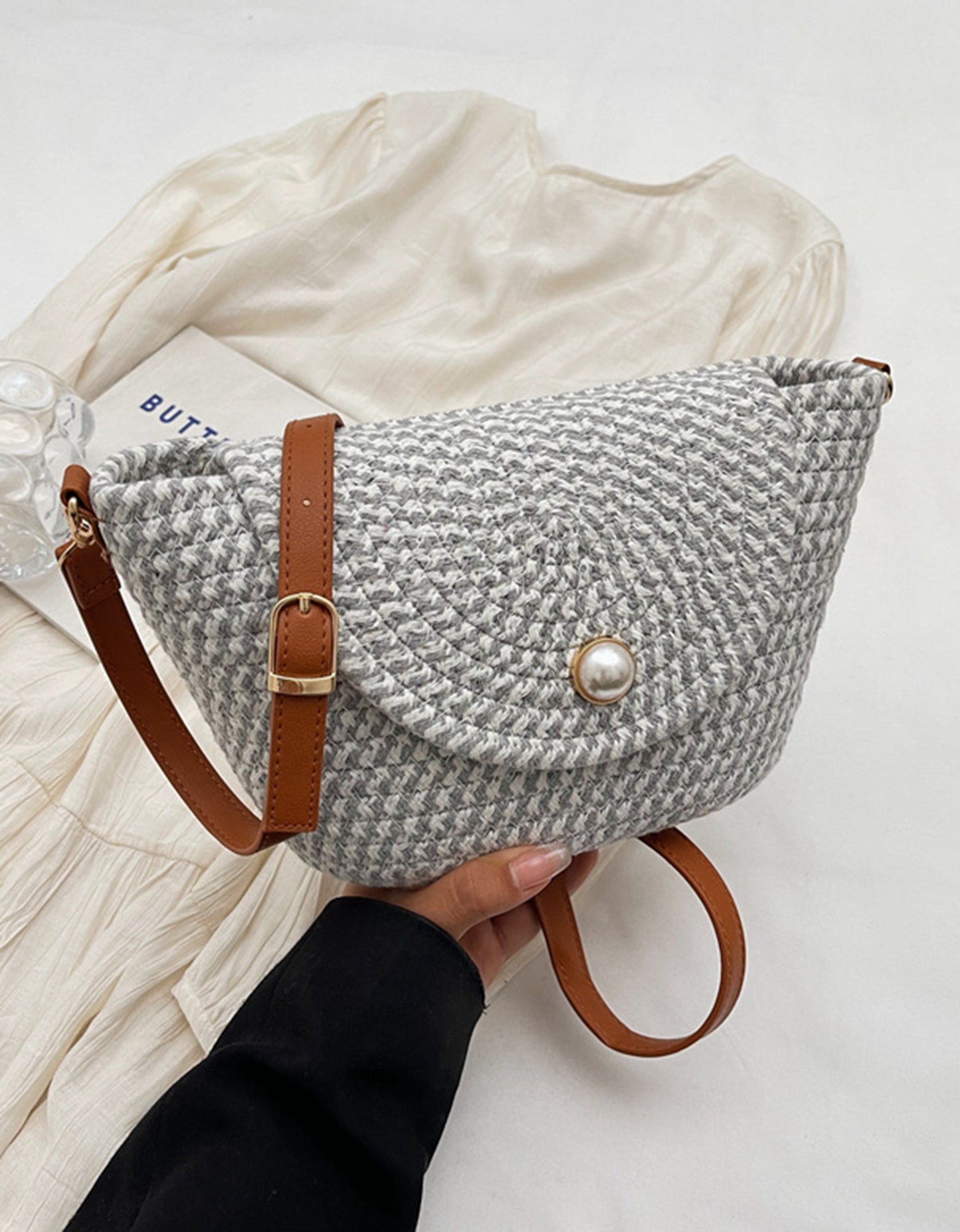 Chic handmade straw knitted summer beach tote handbag with pearls HB2400028