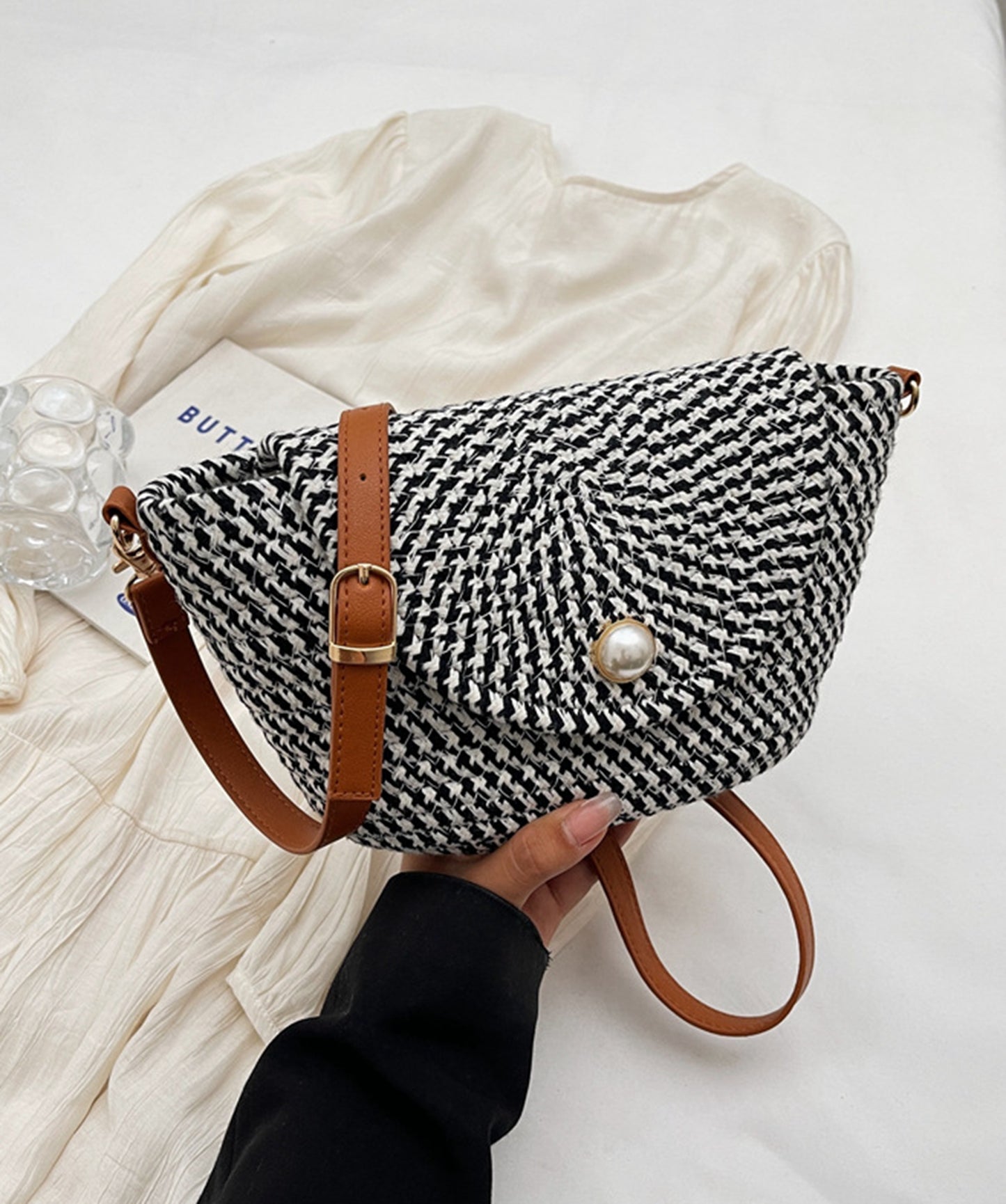 Chic handmade straw knitted summer beach tote handbag with pearls HB2400028