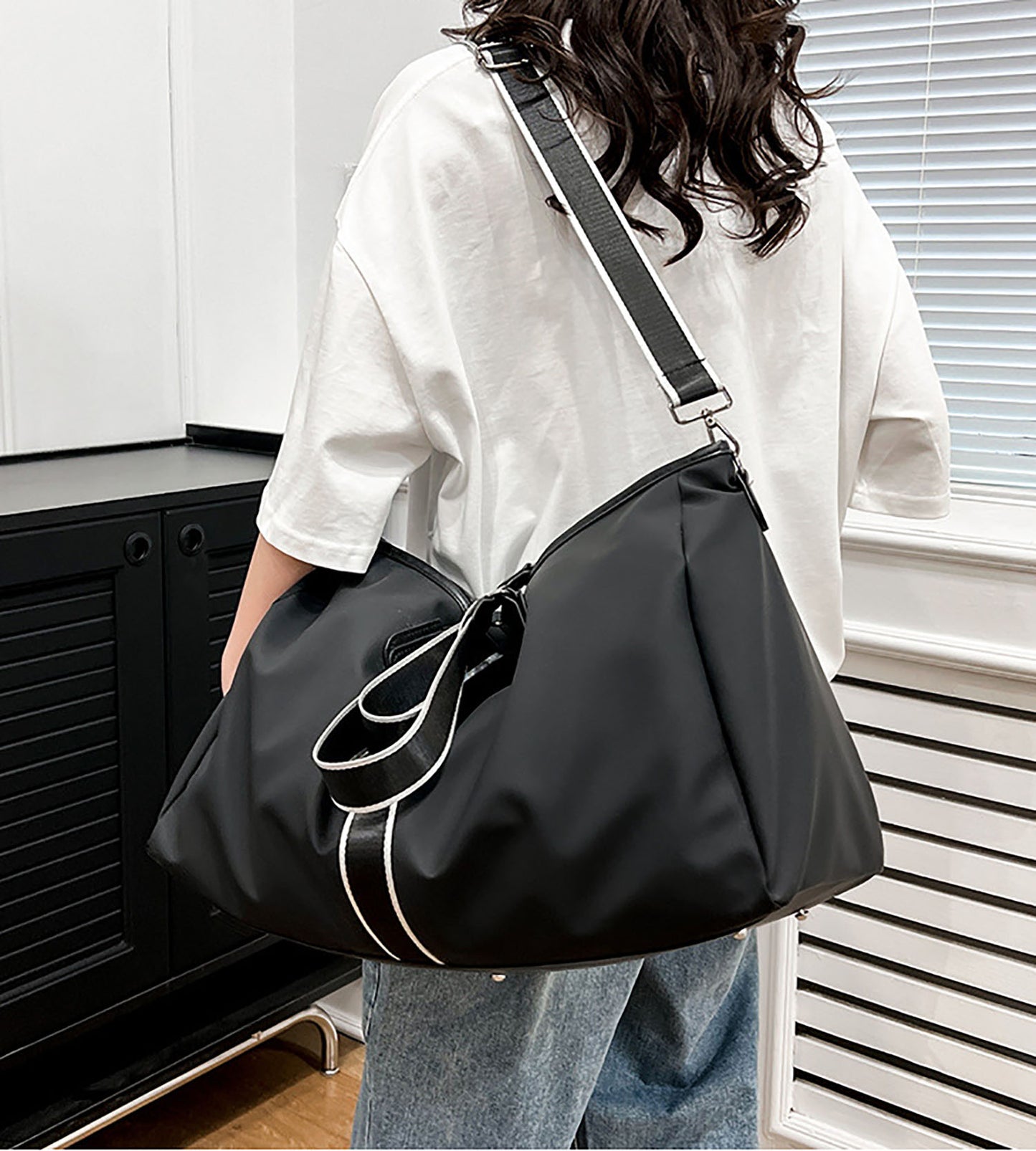 Light Weight Water-resistant Nylon Travel Duffel Bag for Men